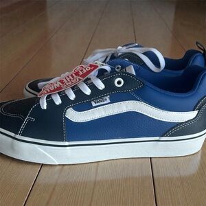 Vans Knu Skool Skate Shoe - Navy / True White